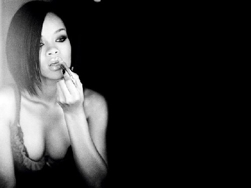 rihanna-50438.jpg